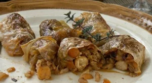 Зелеви сарми с праз, нахут и ориз