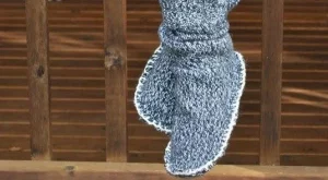 Направи си сама: Топли пантофки от стар пуловер