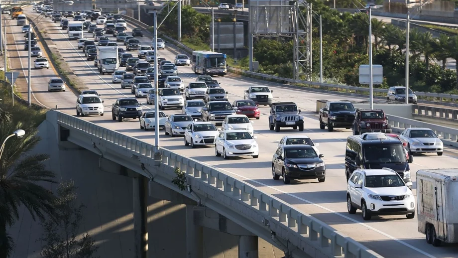 200 000 автомобила напускат София по празниците 