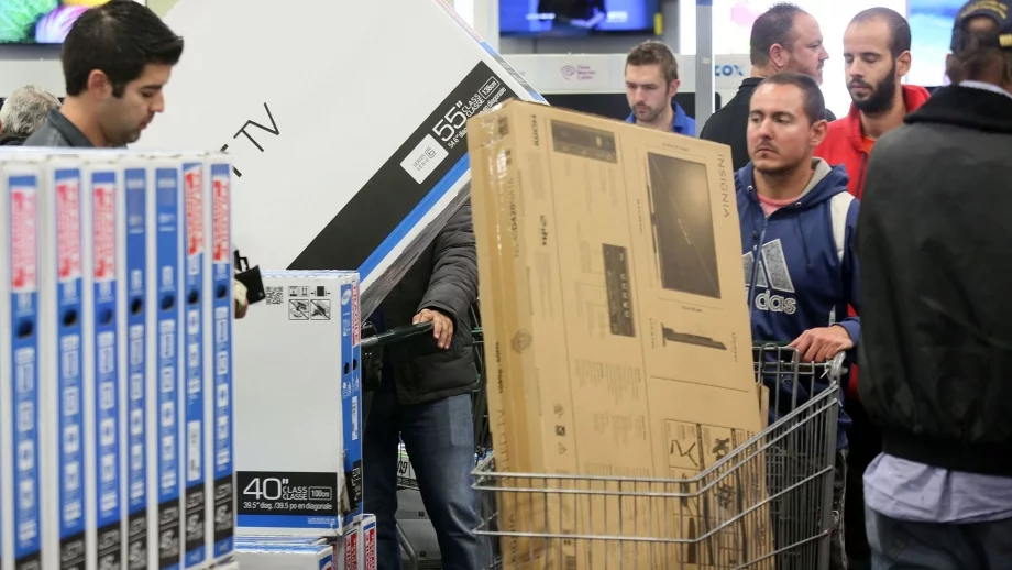 Манията на британците по Черния петък отминава 