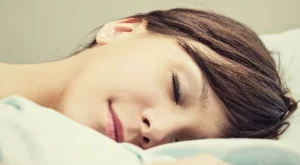 Защо трябва да махате бижутата си преди лягане