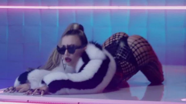 Искат СЕМ да спре новия клип на Гери-Никол