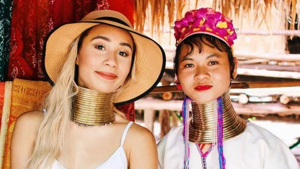 Жени от непознати светове: Цената на красотата за жените-жирафи