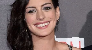 Ан Хатауей е бременна