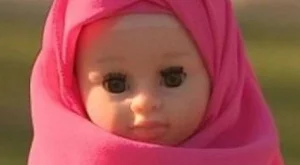 Бихте ли взели на детето си кукла с фередже?