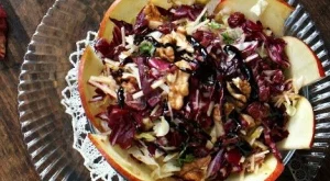 Салата с радичо и ябълки