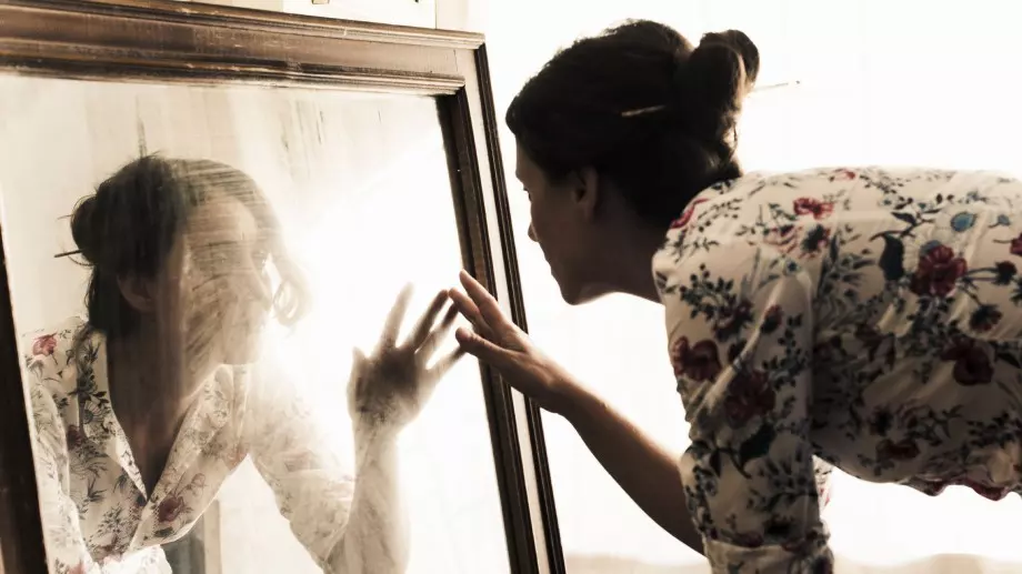 Женски виц за 18 декември 2023: Тази рокля прави ли ме дебела?