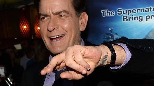 Чарли Шийн пише автобиография срещу 10 млн.