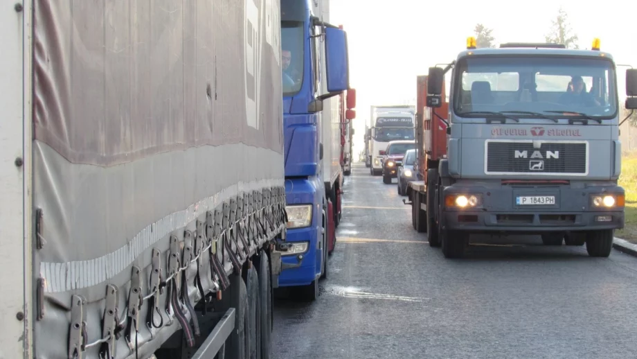 Засилени проверки на товарните автомобили и автобусите