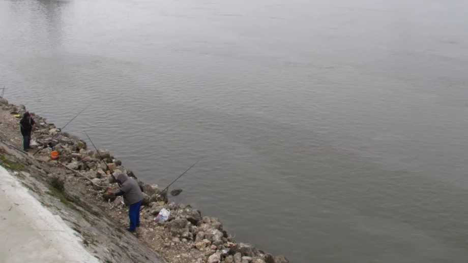 Течът на мазут край Созопол е напълно спрян