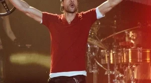 Енрике Иглесиас с концерт у нас и през 2016