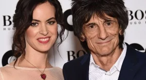 68-годишният Рони Ууд става отново баща