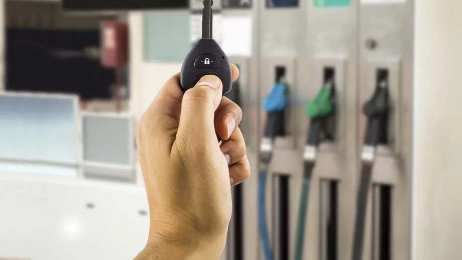 КЗК казва има ли картел при горивата до месец