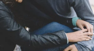 Истинската причина да не можем да напуснем неподходящите хора