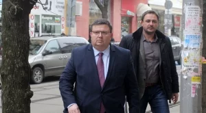 2015/12/11/0665630001449830912