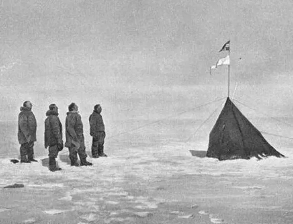 Норвежката експедиция на Руал Амундсен достига първа до Южния полюс