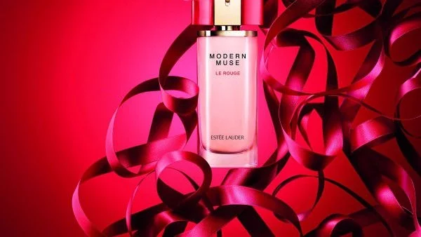 Парфюм Modern Muse Le Rouge печели...