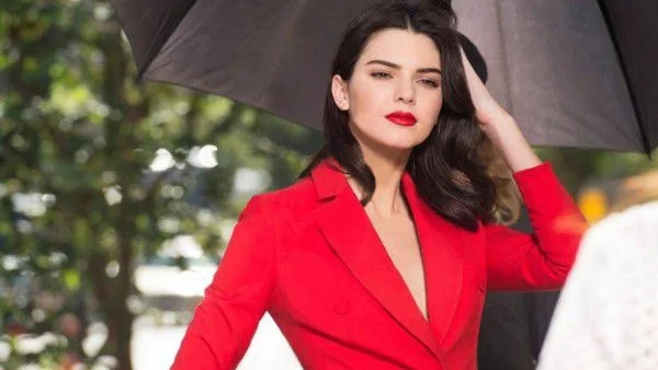 Бъди вдъхновяваща и спечели новия аромат Modern Muse Le Rouge
