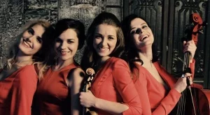 Квартет Destiny улавят магията на коледния дух в новото си видео Christmas Medley