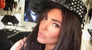 Вижте елхата на Николета Лозанова