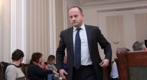 Кънев: Обиските в строителните фирми водят към АПИ