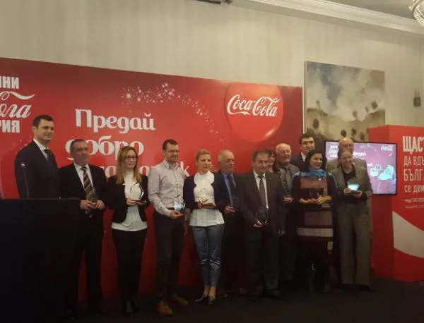 Coca-Cola изпраща коледни картички на отлични ученици по случай 50-годишния си юбилей в България