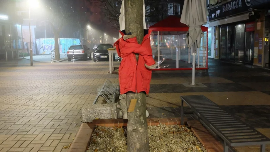 По "Витошка" оставиха якета за бедните и бездомните