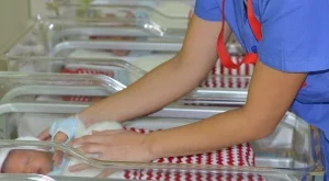 Облякоха новородени в коледни чорапчета в Бургас