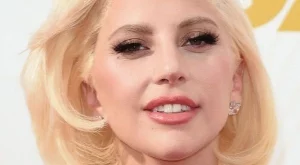 Вижте какъв необичаен подарък получи Лейди Гага