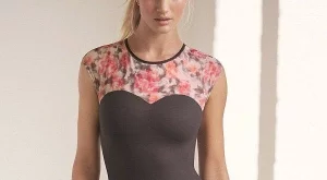 Роузи Хънтингтън-Уайтли с колекция фитнес облекло