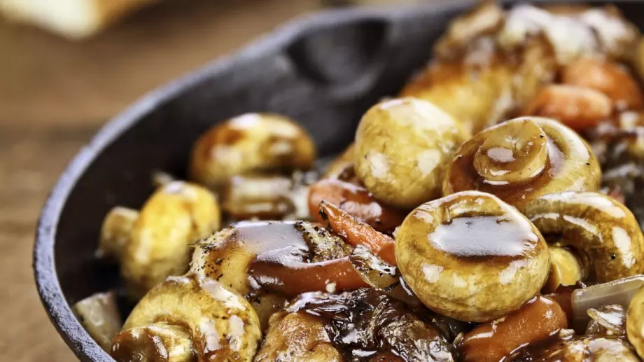 Пълнени гъби с масло и чесън