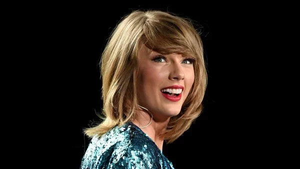  Тейлър Суифт е дарявала най-много през 2015