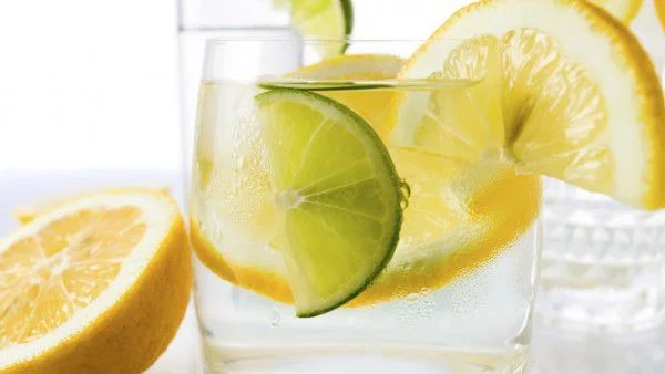 15 причини да пием вода с лимон всяка сутрин