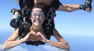 Нина Добрев скочи от 4000 метра (видео)