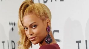 Бионсе играе робиня с голямо дупе