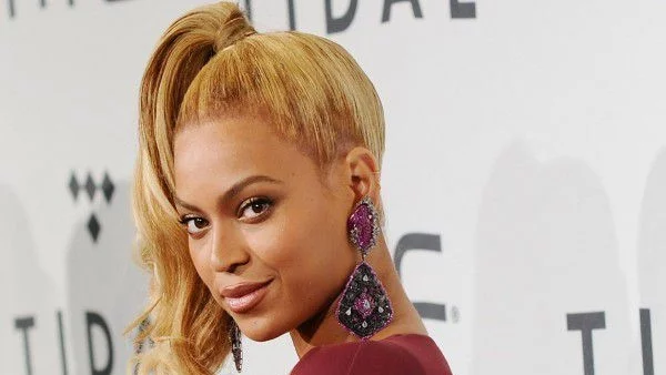 Бионсе играе робиня с голямо дупе