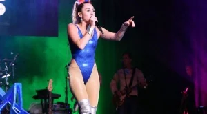 Тренировката на Майли Сайръс за крака