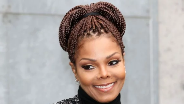 Джанет Джексън показа наедрялото си коремче