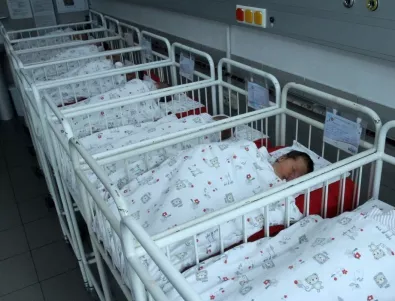 НСИ: Всяка година се раждат между 1000 и 2000 по-малко бебета в България