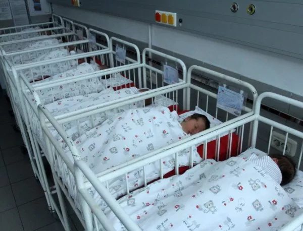 Популярни личности организират най-мащабното кръщене на бебета в България