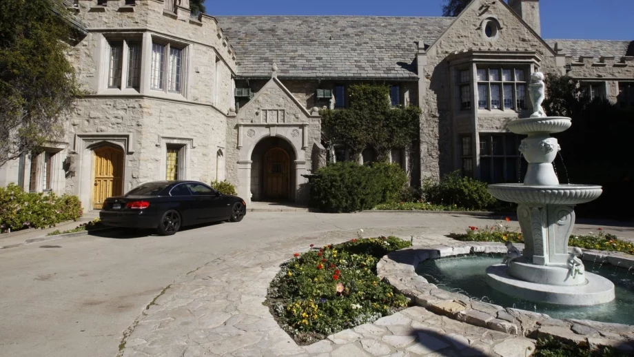 Имението Playboy се продава 