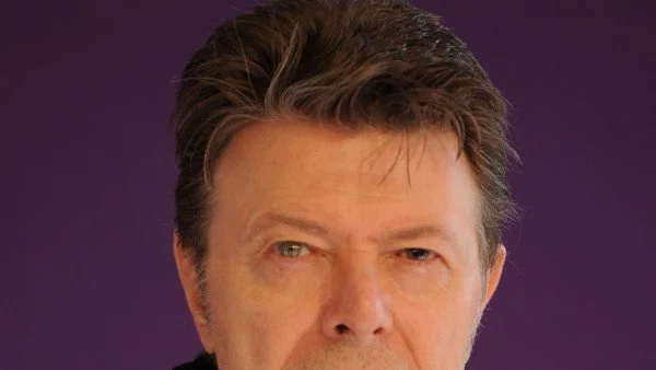 Кръстиха вкука на Дейвид Бауи на него