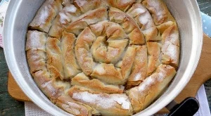 Щрудел с ябълки, круши и тиква