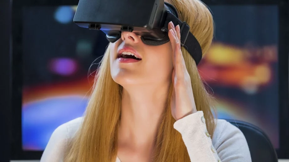 Продажбите на устройства за виртуална реалност ще надминат милиард през 2016