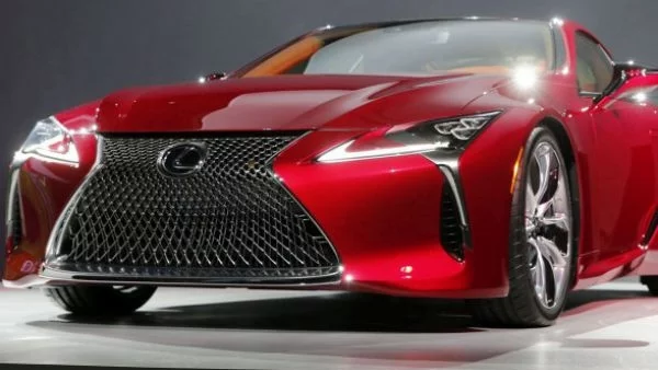 В Детройт Lexus извади страховитото купе LC 500