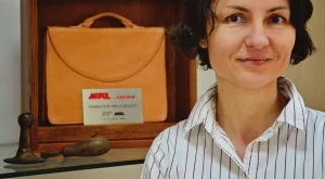 Биляна Гилинa - българката, която шие чанти на Armani