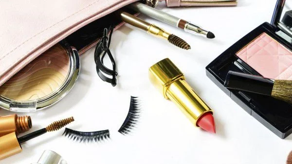 Колко време трябва да ползваме козметиката си