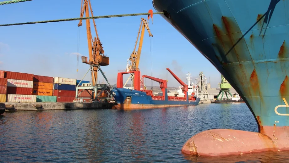 Строят уникален кораб за половин милиард долара във Варна 