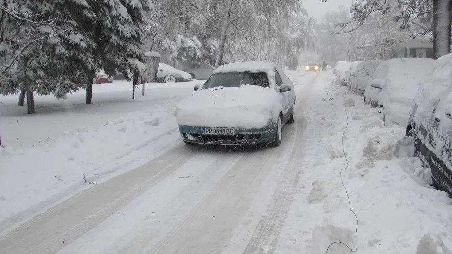 АПИ към шофьорите: Не тръгвайте на път без зимна подготовка 