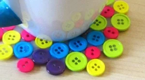 Направи си сама: Подложка за чаши от копчета